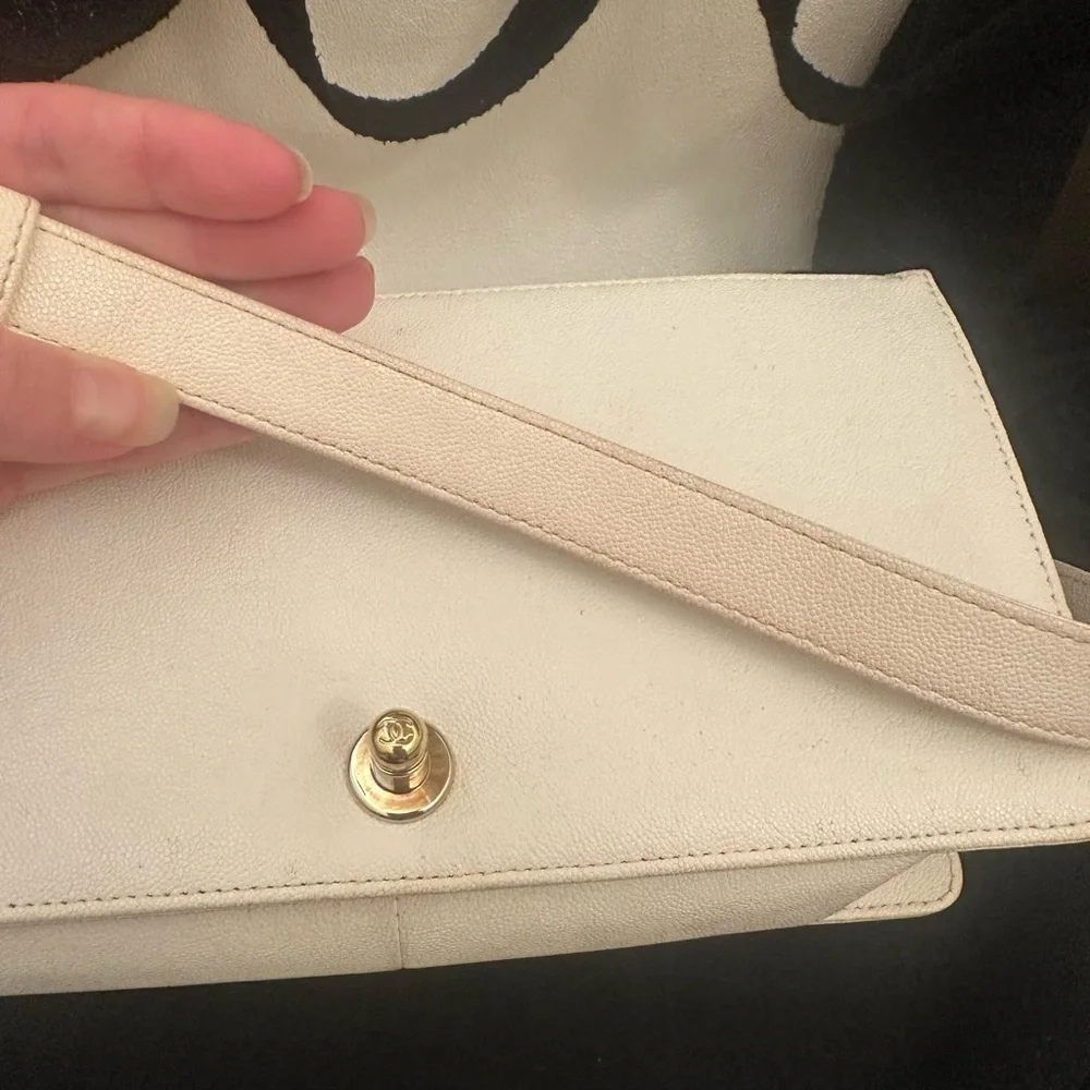 CHANEL Cream Quilted Boy Flap Shoulder Bag with Gold Chain